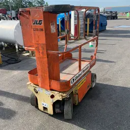 2017 JLG 1230ES Self-Propelled One-Person Lift