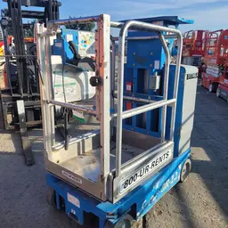 2017 Genie GR-12 Self-Propelled One-Person Lift