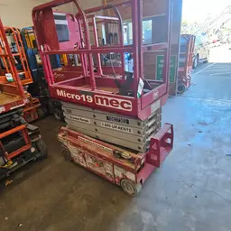 2018 MEC MICRO 19 Scissor Lift