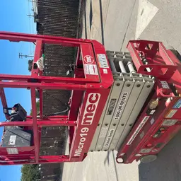 2018 MEC MICRO 19 Scissor Lift