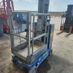 2018 Genie GR-20 Self-Propelled One-Person Lift
