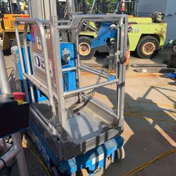 2016 Genie GR-20 Self-Propelled One-Person Lift
