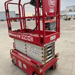 2018 MEC MICRO 19 Scissor Lift