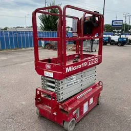2018 MEC MICRO 19 Scissor Lift