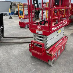 2018 MEC MICRO 19 Scissor Lift