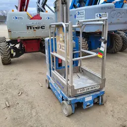 2017 Genie GR-20 Self-Propelled One-Person Lift