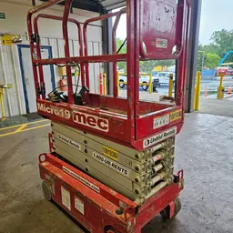 2018 MEC MICRO 19 Scissor Lift